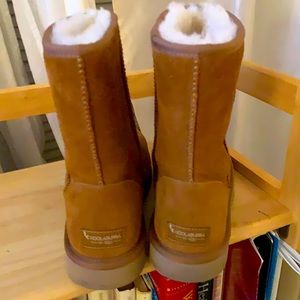The UGG Koolaburra boots warm cozy and comfortable.
